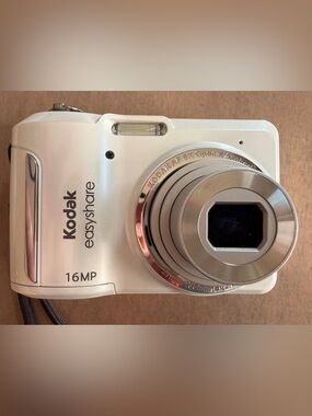 Kodak Easyshare 16MP Digital Camera — 5X Optical Zoom — White